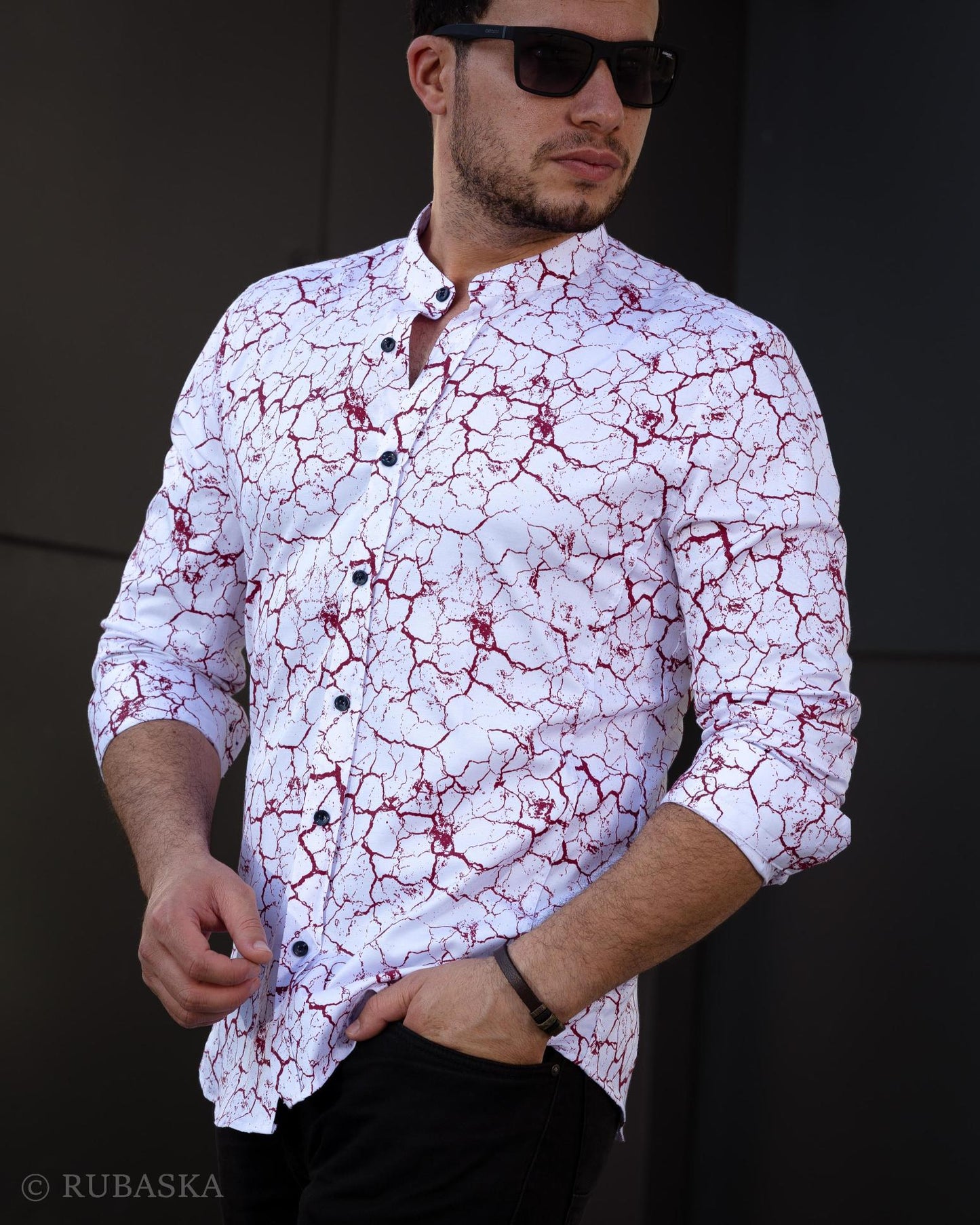 Біла сорочка з модним бордовим принтом та контрастними гудзиками M L XL 01-55-805