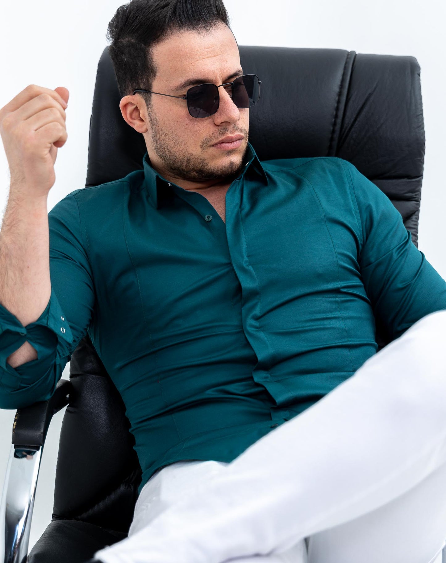 Однотонна строга приталена сорочка смарагдового кольору S 17-07-438