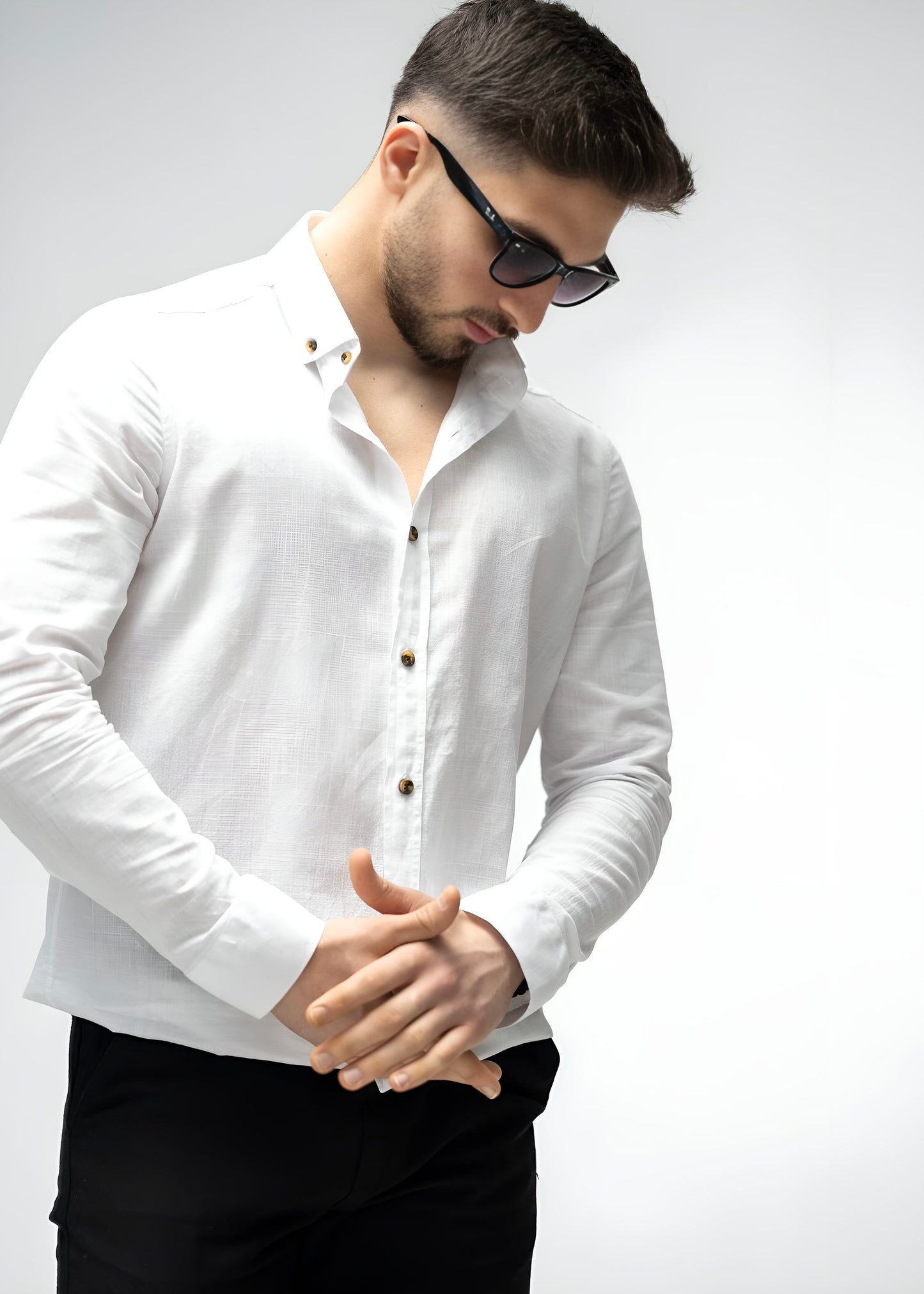 Легка котонова сорочка білого кольору з класичним коміром  M L XL XXL 01-22-705