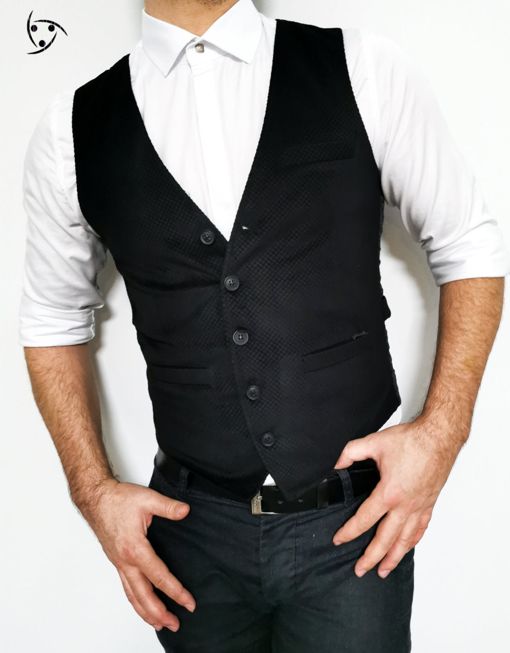 Чорний вельветовий жилет з мікро орнаментом по тканині S 80-J1-042